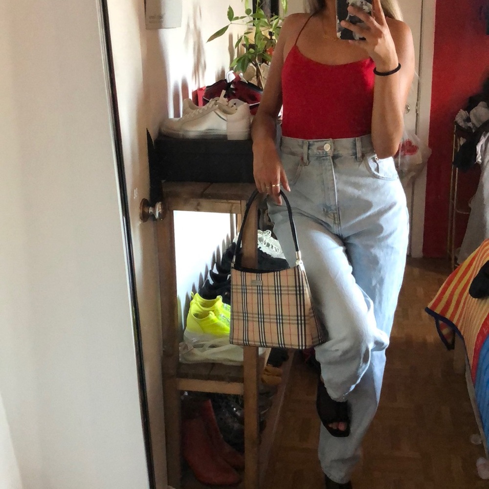 Cute red top - Picture 3 of 3